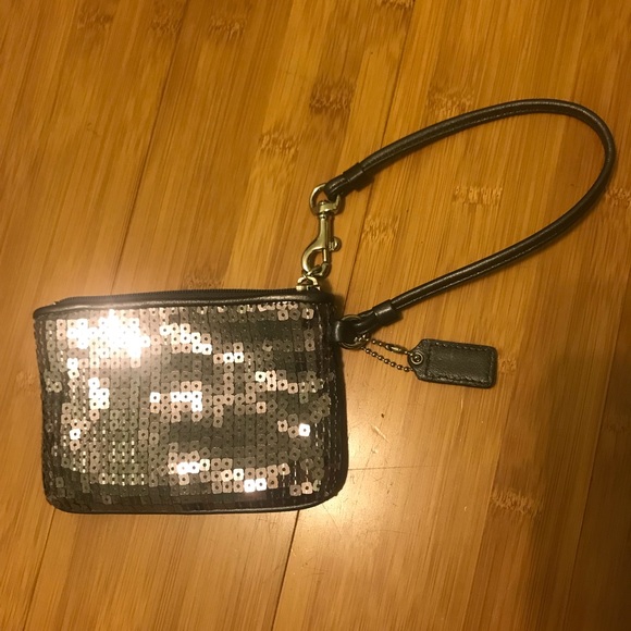 Coach wristlet - Picture 2 of 3